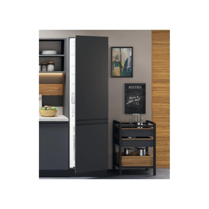 Холодильник Hotpoint-Ariston HAC20 T321